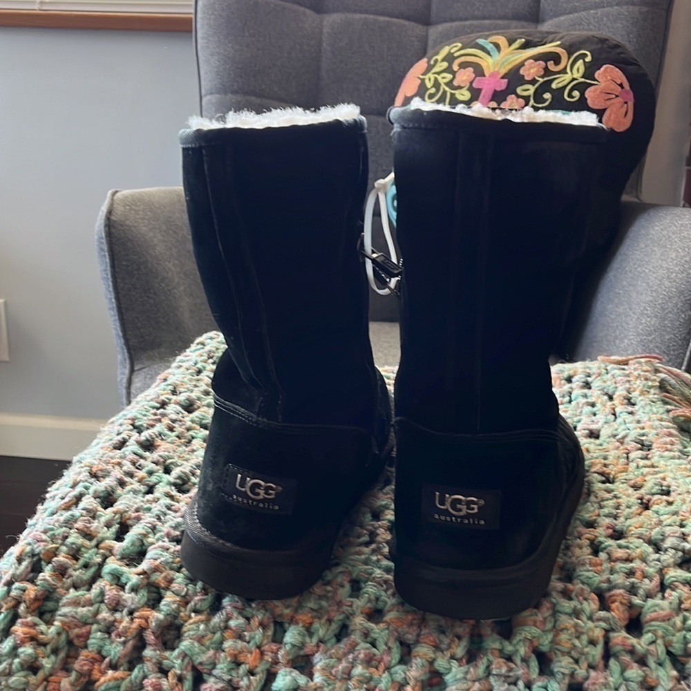 UGGs size 5 ladies mid calf leather zipper boots.  Great condition.  Wear on toe - Picture 4 of 7